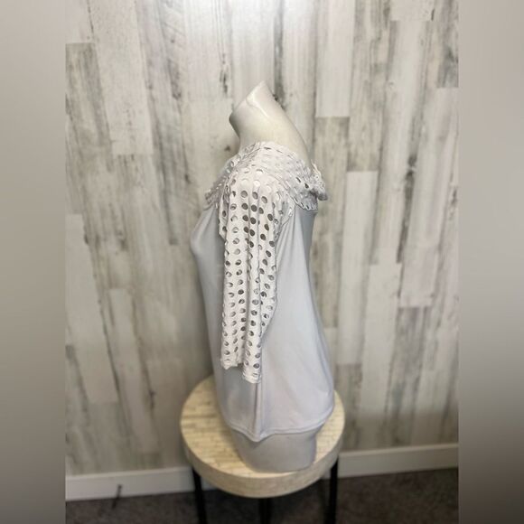 White blouse  - Picture 4 of 5